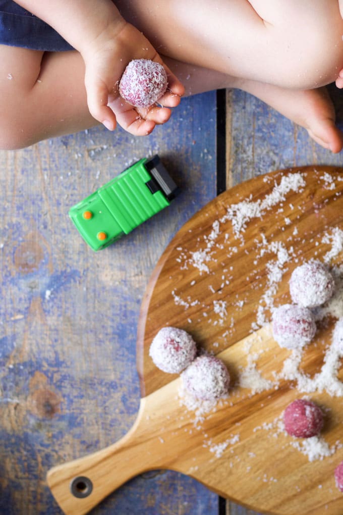 raspberry coconut breakfast balls. A delicious hand held breakfast, perfect for kids. No added sugar or sweeteners.