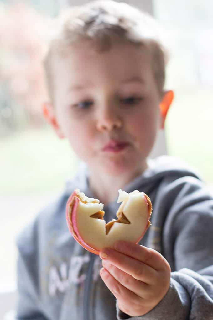 Christmas Apple and Peanut Butter Sandwiches. A fun and healthy Christmas snack for kids.