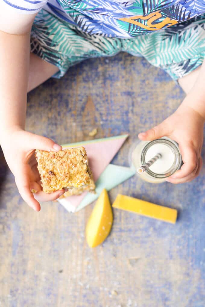 These coconut mango oat breakfast bites are a great start to the day. Sweetened only with fruit. Great for BLW (Baby led weaning) and lunch box friendly. 