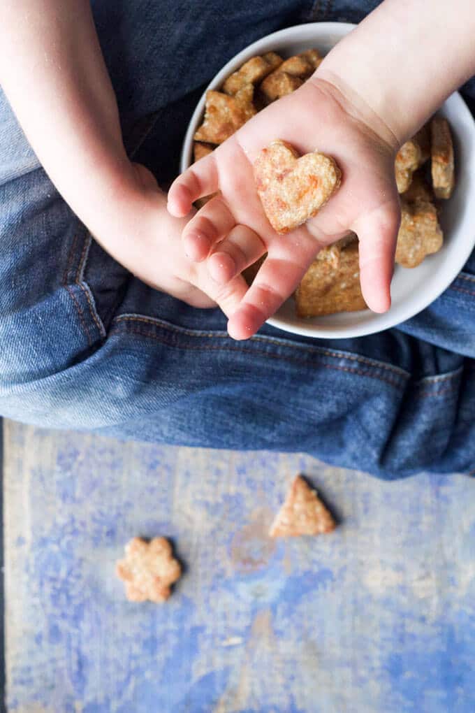 Cheesy Quinoa crackers. A great snack for kids, perfect for the lunch box. 