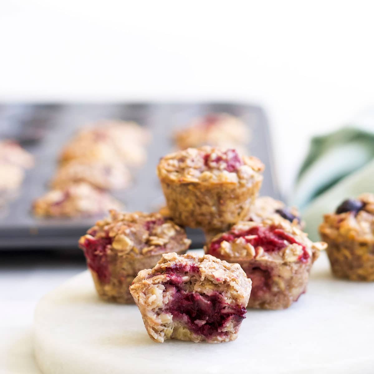 https://www.healthylittlefoodies.com/wp-content/uploads/2019/06/baked-oatmeal-cups.jpg